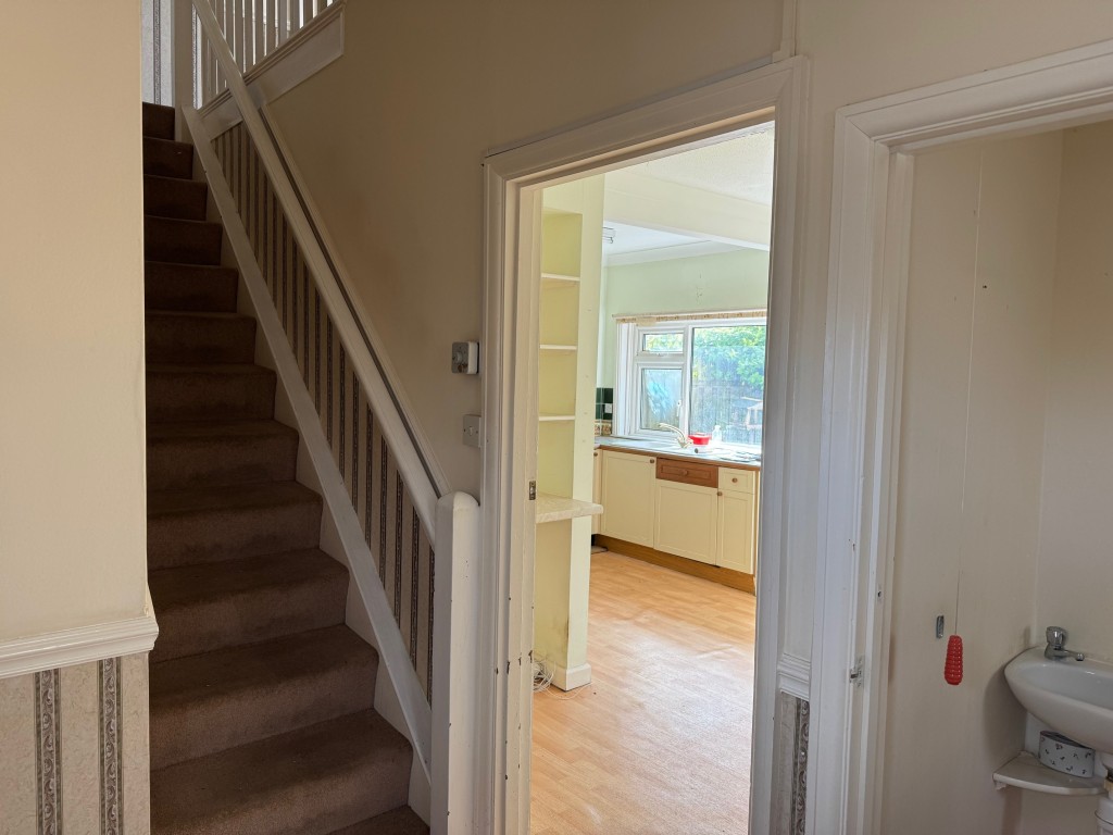 Lot: 130 - TWO-BEDROOM HOUSE FOR IMPROVEMENT - Entrance area
